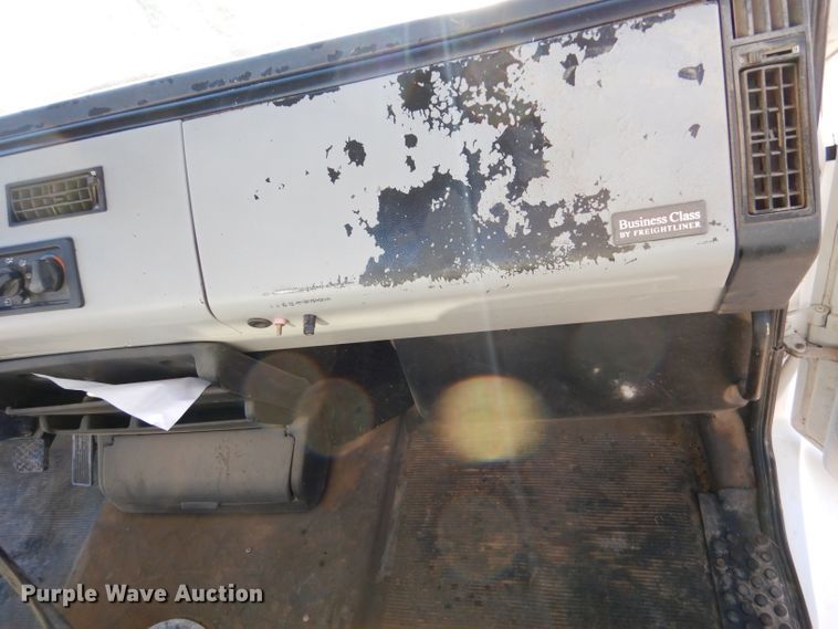 image for item DL3522 1996 Freightliner FL70  semi truck