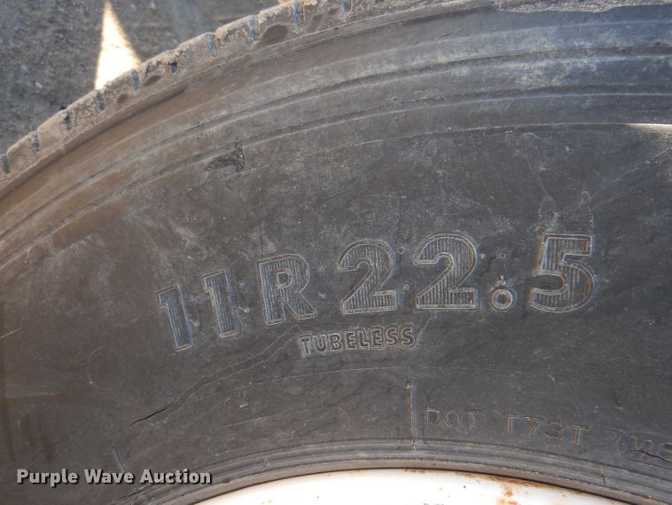 image for item DL3522 1996 Freightliner FL70  semi truck