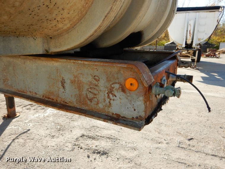 image for item DM0703 1979 Fruehauf  end dump trailer