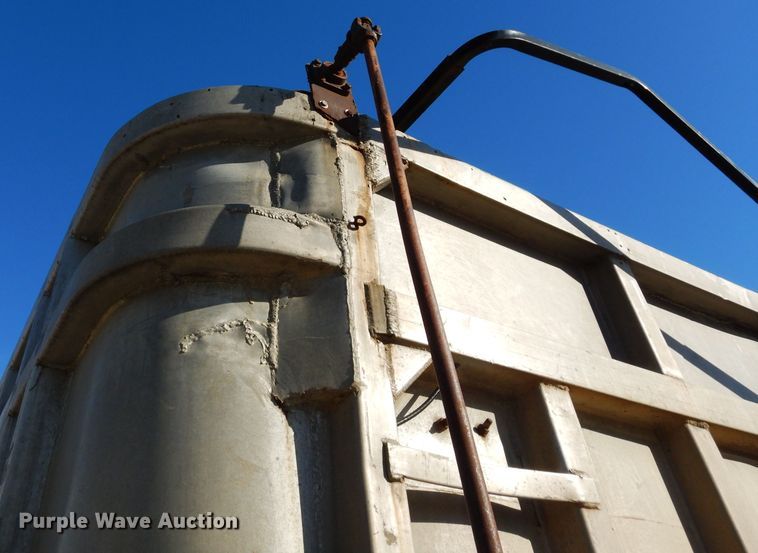 image for item DM0703 1979 Fruehauf  end dump trailer