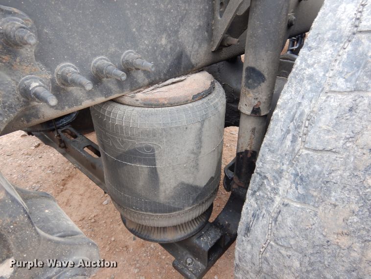 image for item DM5331 2013 Volvo VN  semi truck