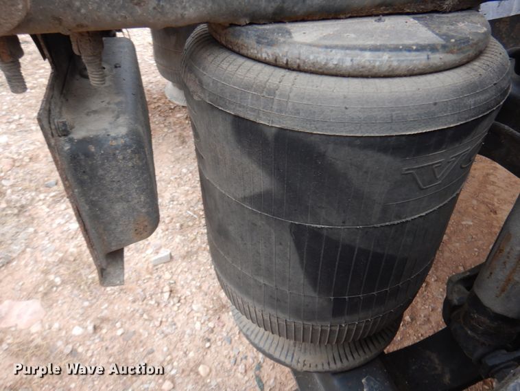 image for item DM5331 2013 Volvo VN  semi truck