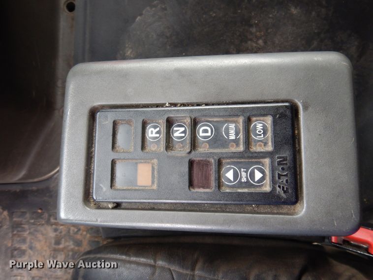 image for item DM5331 2013 Volvo VN  semi truck