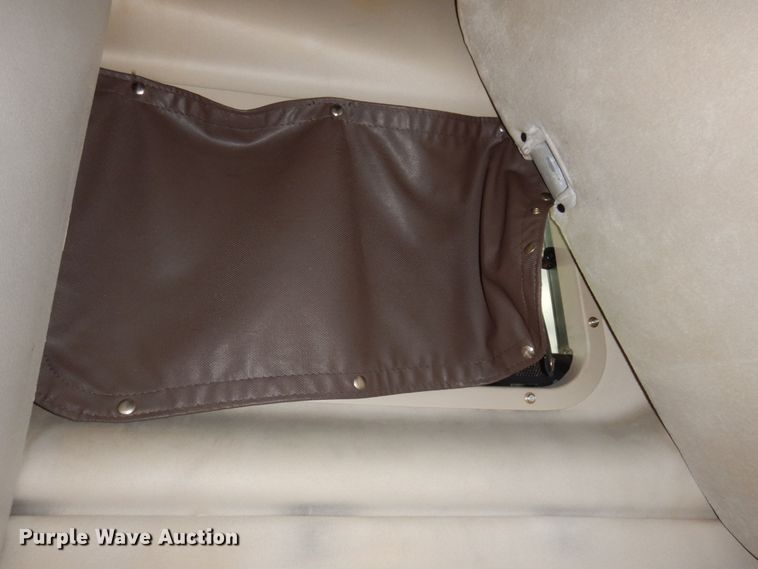 image for item DM5331 2013 Volvo VN  semi truck