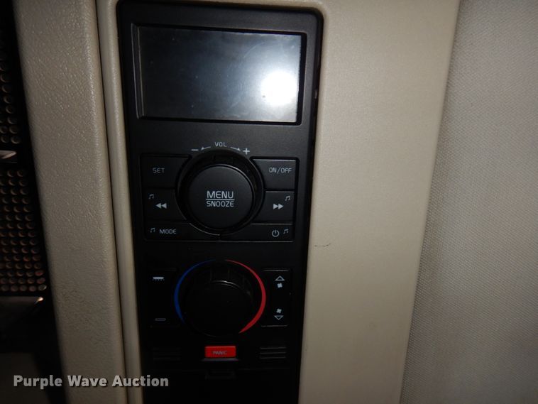 image for item DM5331 2013 Volvo VN  semi truck