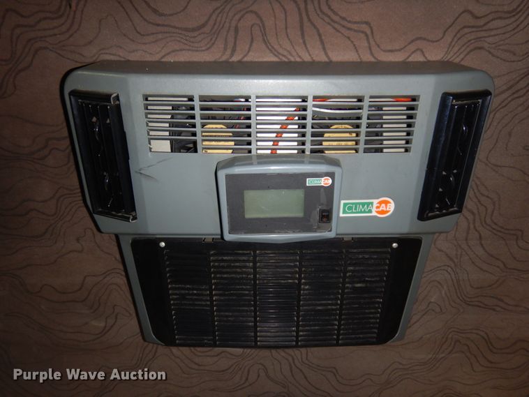 image for item DM5331 2013 Volvo VN  semi truck