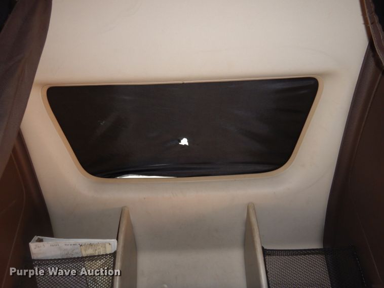 image for item DM5331 2013 Volvo VN  semi truck