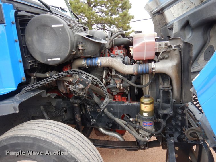 image for item DM5331 2013 Volvo VN  semi truck