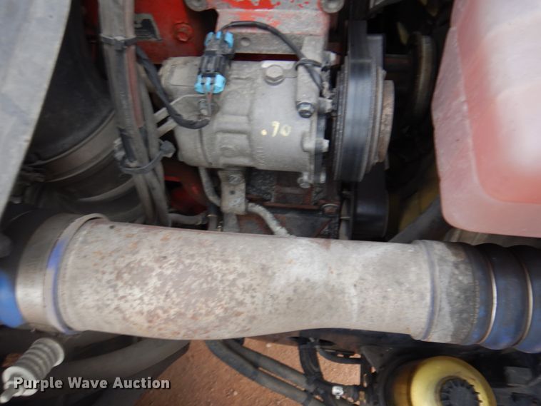 image for item DM5331 2013 Volvo VN  semi truck