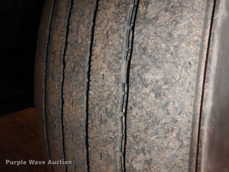 image for item DM5331 2013 Volvo VN  semi truck