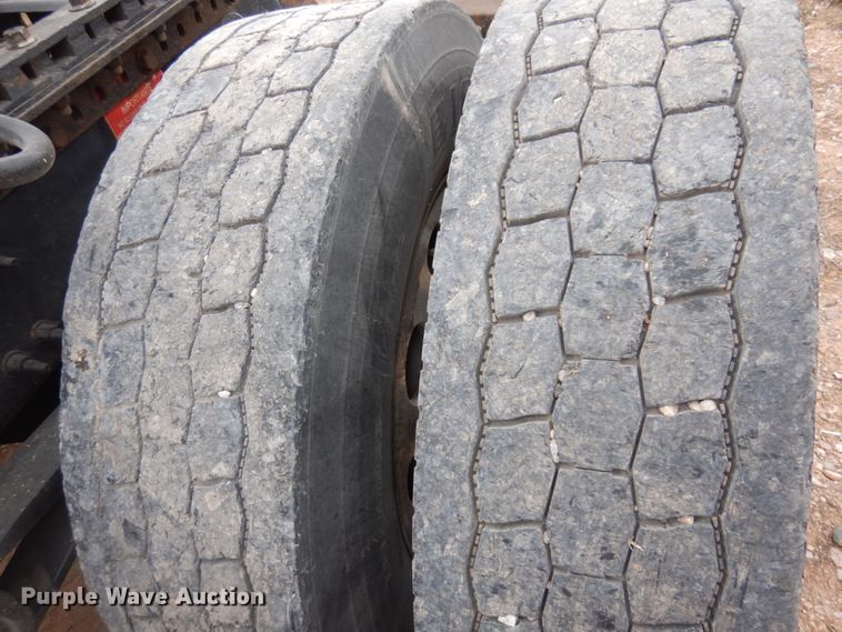 image for item DM5331 2013 Volvo VN  semi truck