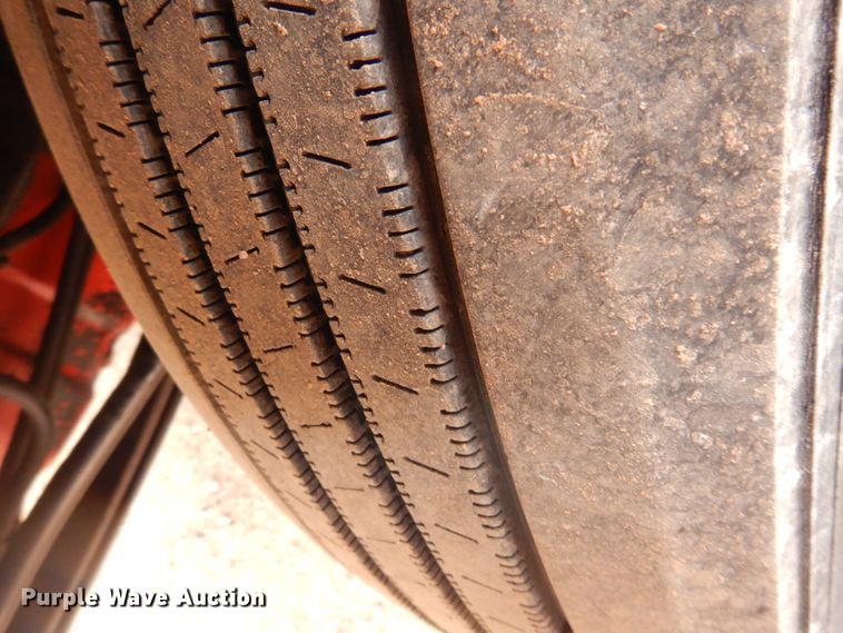 image for item DM5331 2013 Volvo VN  semi truck