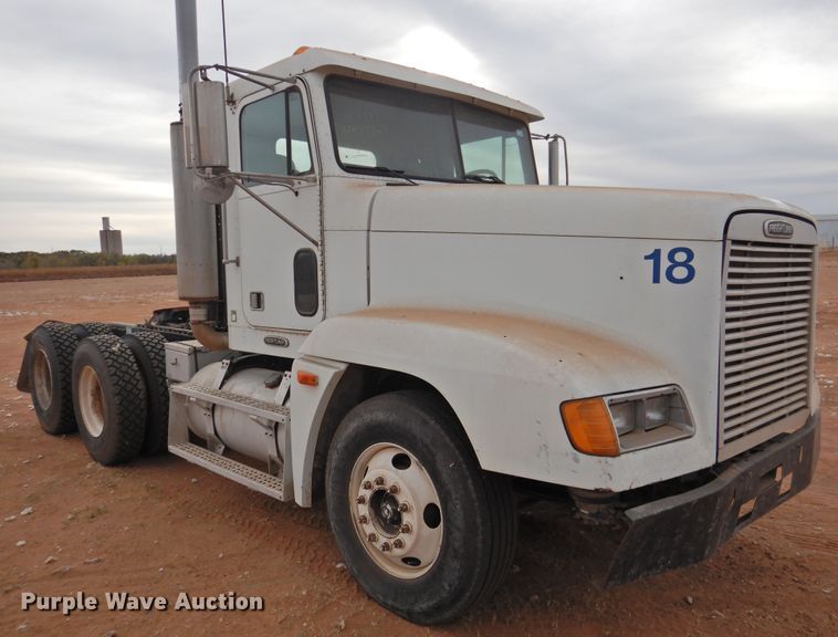 image for item DN0061 2000 Freightliner FLD120  semi truck