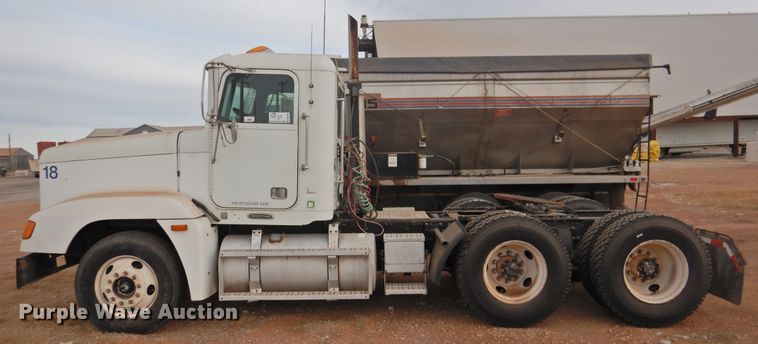 image for item DN0061 2000 Freightliner FLD120  semi truck