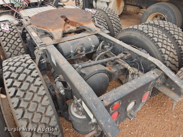 image for item DN0061 2000 Freightliner FLD120  semi truck