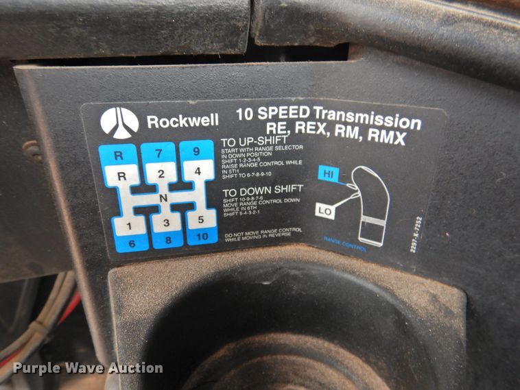 image for item DN0061 2000 Freightliner FLD120  semi truck