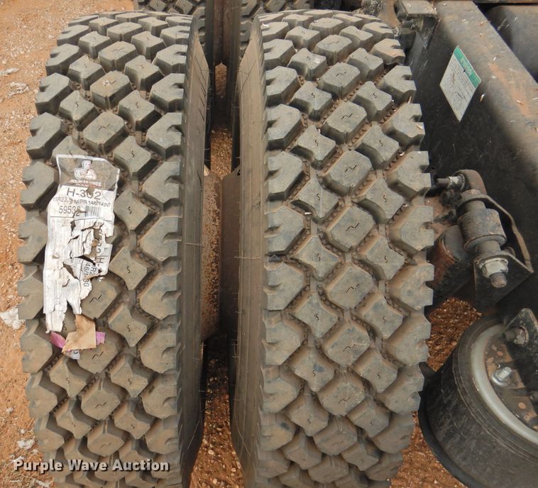 image for item DN0061 2000 Freightliner FLD120  semi truck