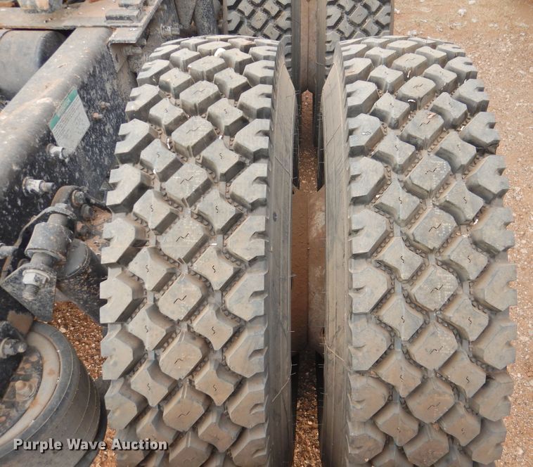 image for item DN0061 2000 Freightliner FLD120  semi truck