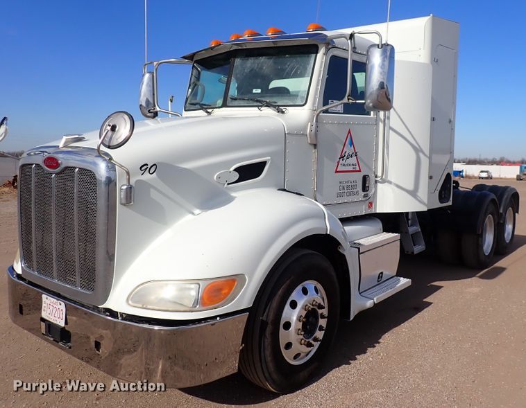 image for item DN2409 2014 Peterbilt 384  semi truck