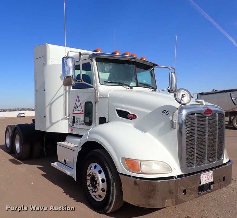 image for item DN2409 2014 Peterbilt 384  semi truck