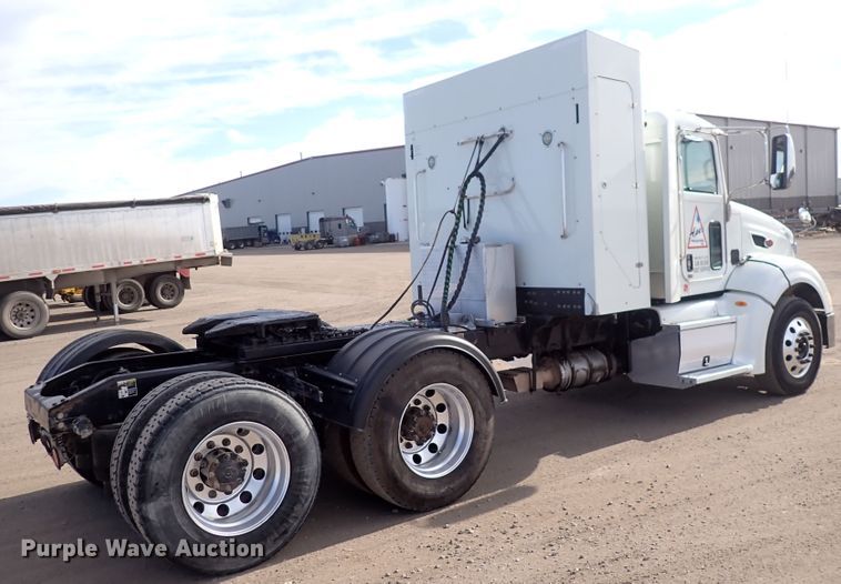 image for item DN2409 2014 Peterbilt 384  semi truck
