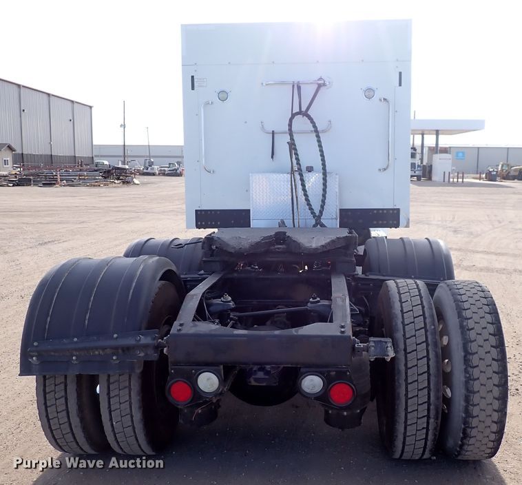 image for item DN2409 2014 Peterbilt 384  semi truck