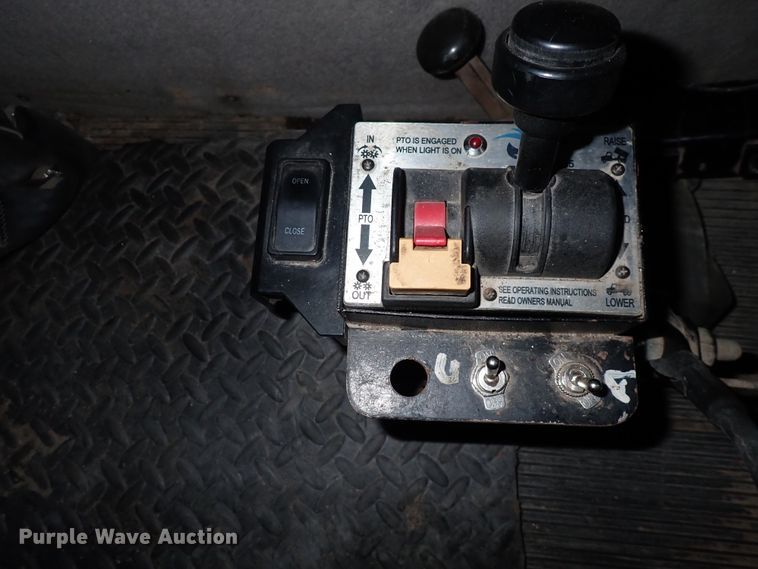 image for item DN2409 2014 Peterbilt 384  semi truck