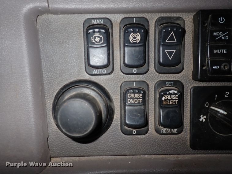 image for item DN2409 2014 Peterbilt 384  semi truck