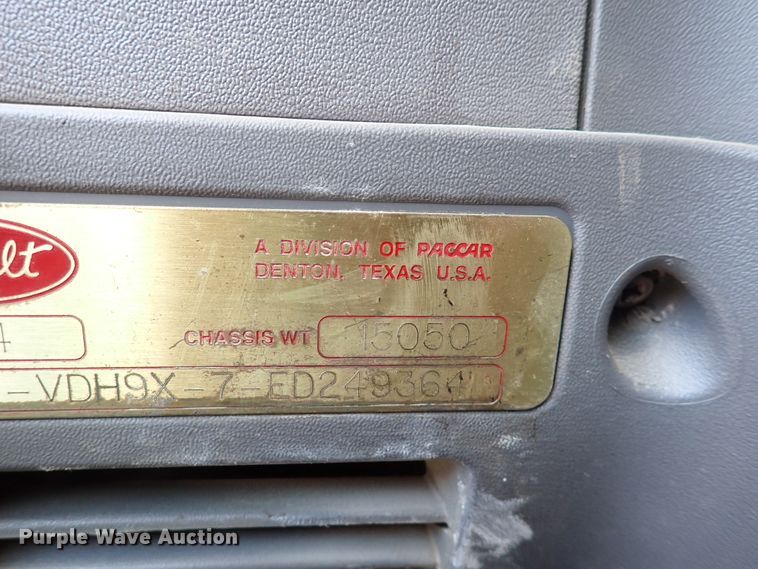 image for item DN2409 2014 Peterbilt 384  semi truck