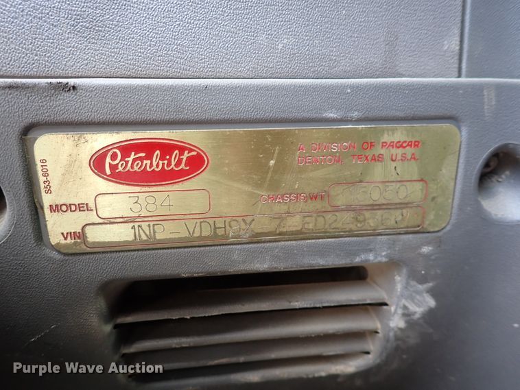 image for item DN2409 2014 Peterbilt 384  semi truck