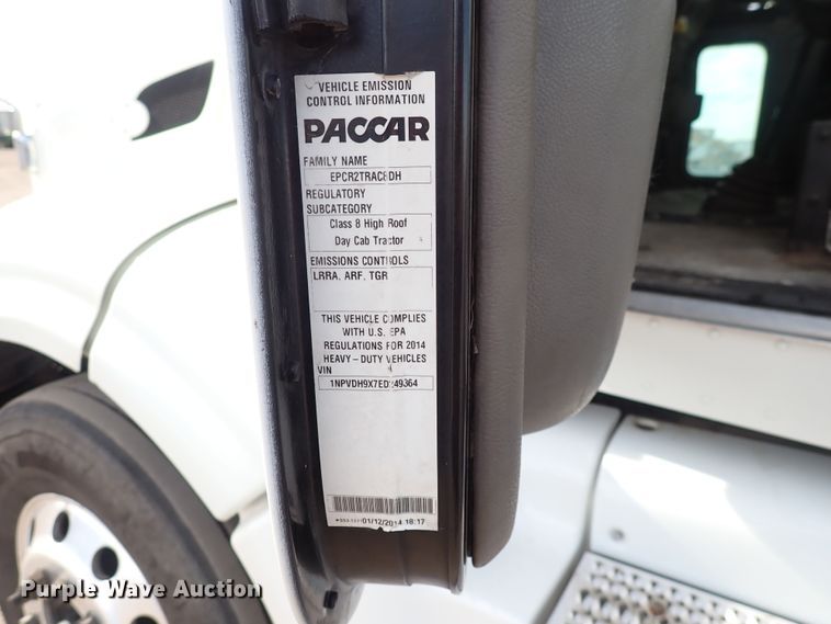image for item DN2409 2014 Peterbilt 384  semi truck