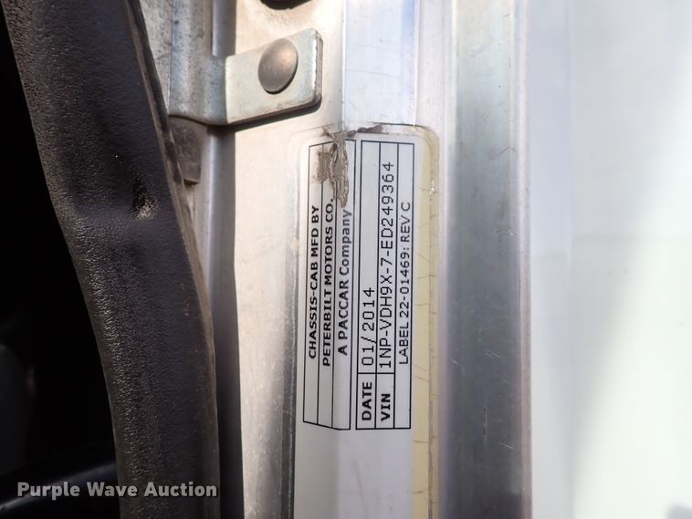 image for item DN2409 2014 Peterbilt 384  semi truck