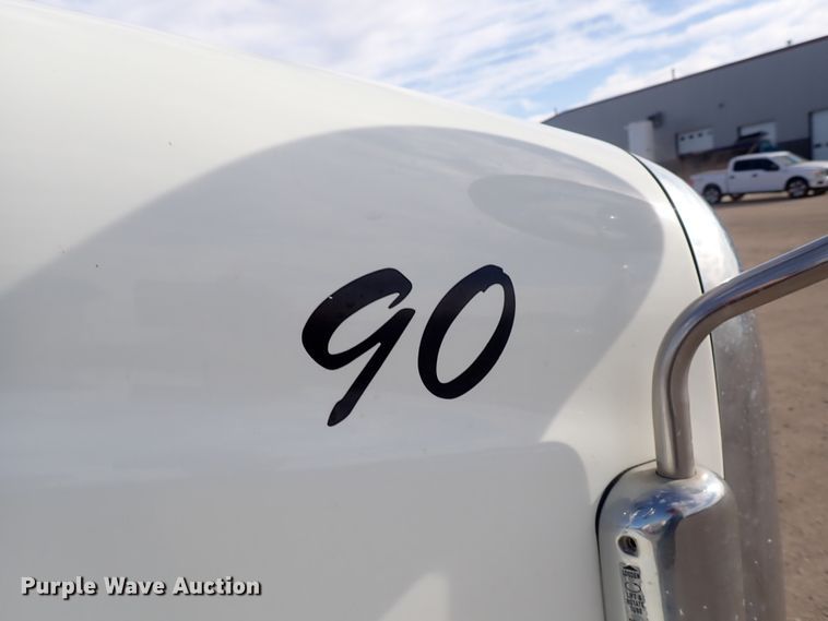 image for item DN2409 2014 Peterbilt 384  semi truck