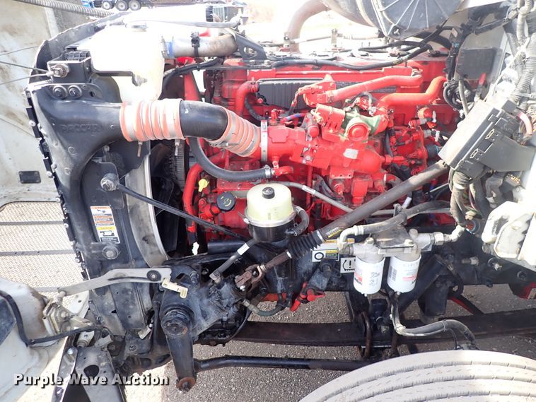 image for item DN2409 2014 Peterbilt 384  semi truck