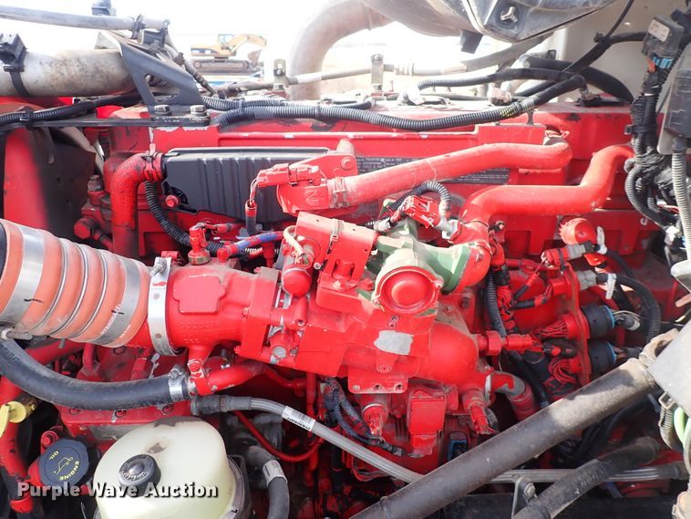 image for item DN2409 2014 Peterbilt 384  semi truck