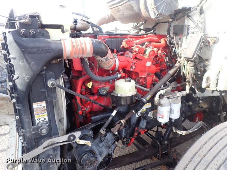 image for item DN2409 2014 Peterbilt 384  semi truck