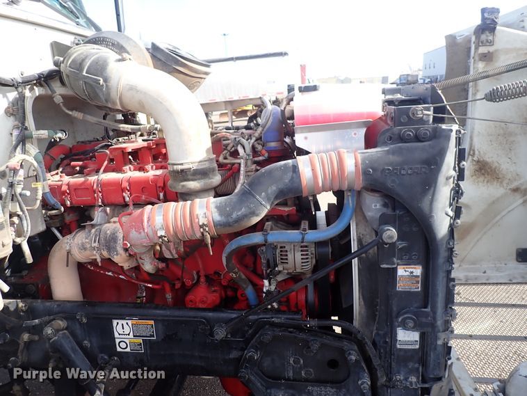 image for item DN2409 2014 Peterbilt 384  semi truck