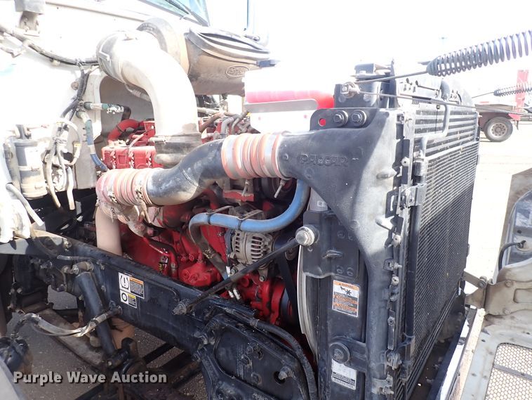 image for item DN2409 2014 Peterbilt 384  semi truck