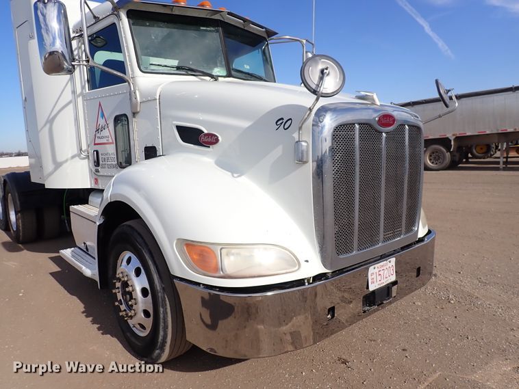 image for item DN2409 2014 Peterbilt 384  semi truck