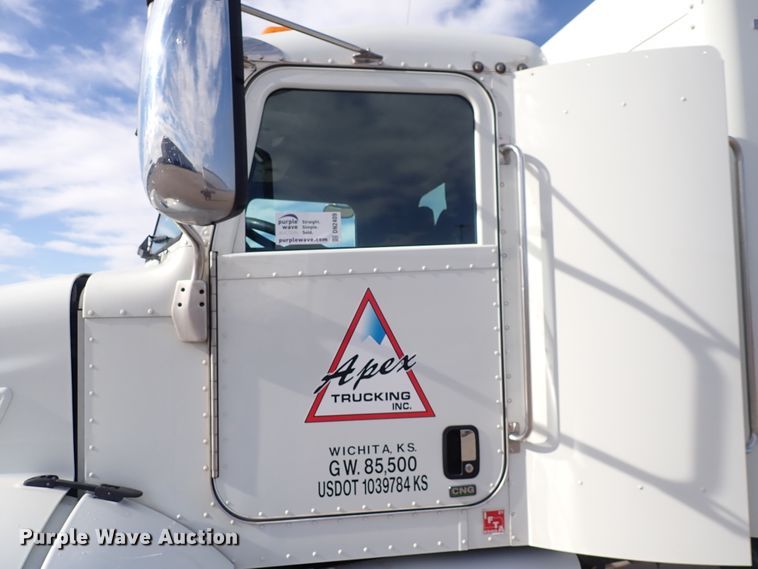 image for item DN2409 2014 Peterbilt 384  semi truck