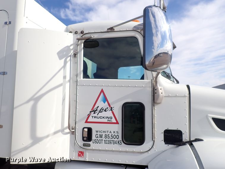 image for item DN2409 2014 Peterbilt 384  semi truck