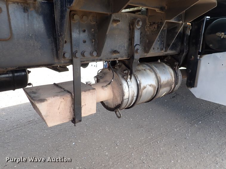 image for item DN2409 2014 Peterbilt 384  semi truck