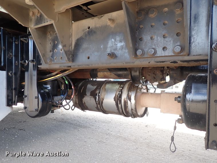 image for item DN2409 2014 Peterbilt 384  semi truck