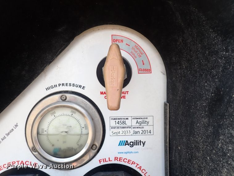 image for item DN2409 2014 Peterbilt 384  semi truck