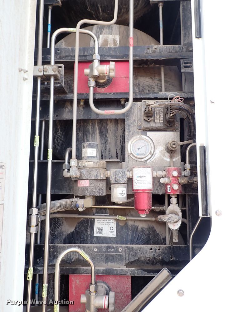 image for item DN2409 2014 Peterbilt 384  semi truck