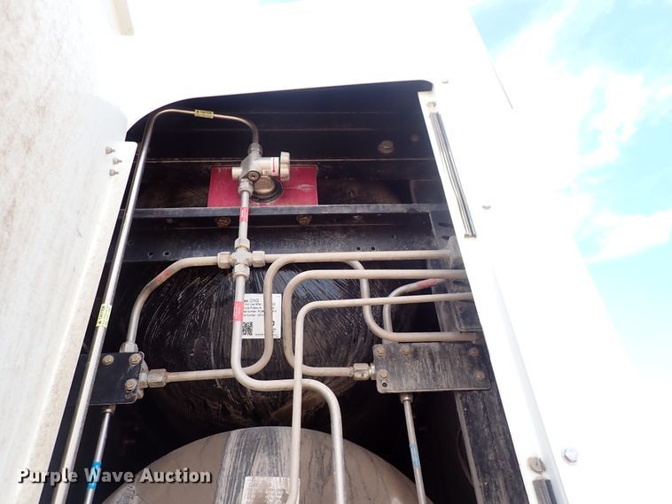 image for item DN2409 2014 Peterbilt 384  semi truck