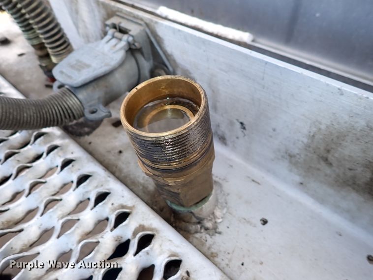 image for item DN2409 2014 Peterbilt 384  semi truck