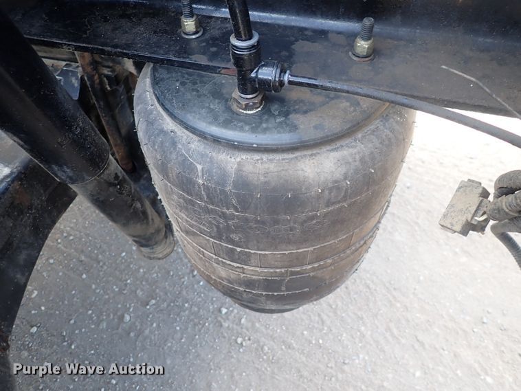 image for item DN2409 2014 Peterbilt 384  semi truck