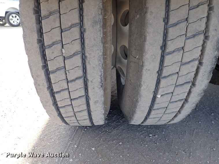 image for item DN2409 2014 Peterbilt 384  semi truck