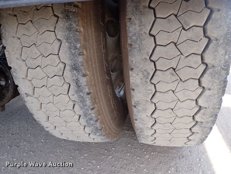 image for item DN2409 2014 Peterbilt 384  semi truck